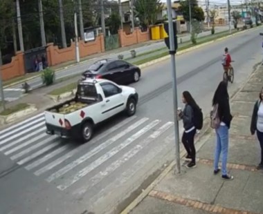 Assista: Alunos da FAETEC enfrentam perigo ao atravessar a Avenida Alberto Lamego, em Campos