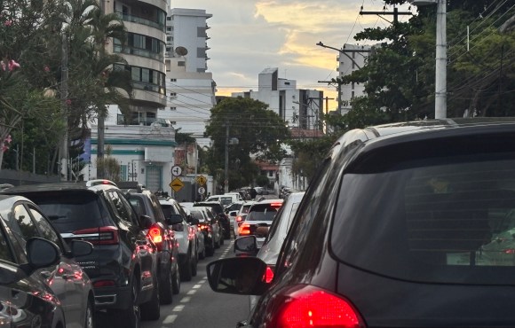 Trânsito Caótico em Campos: IMTT e Guarda Municipal Ignoram o Problema