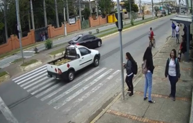 Assista: Alunos da FAETEC enfrentam perigo ao atravessar a Avenida Alberto Lamego, em Campos