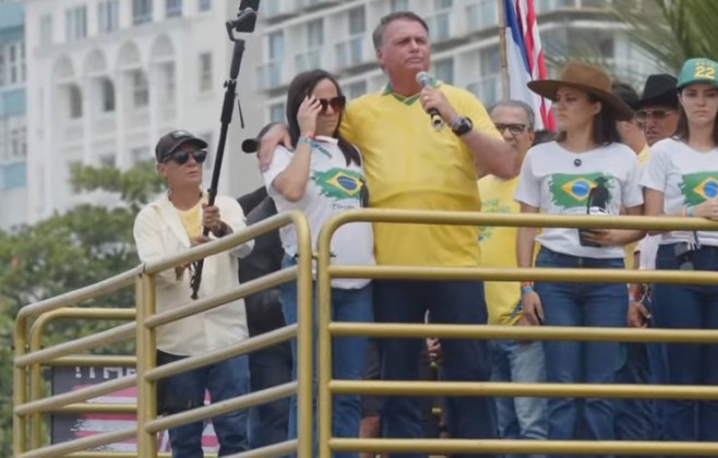 Assista: Multidão em Copacabana aplaude Bolsonaro e pede anistia em ato histórico pela liberdade